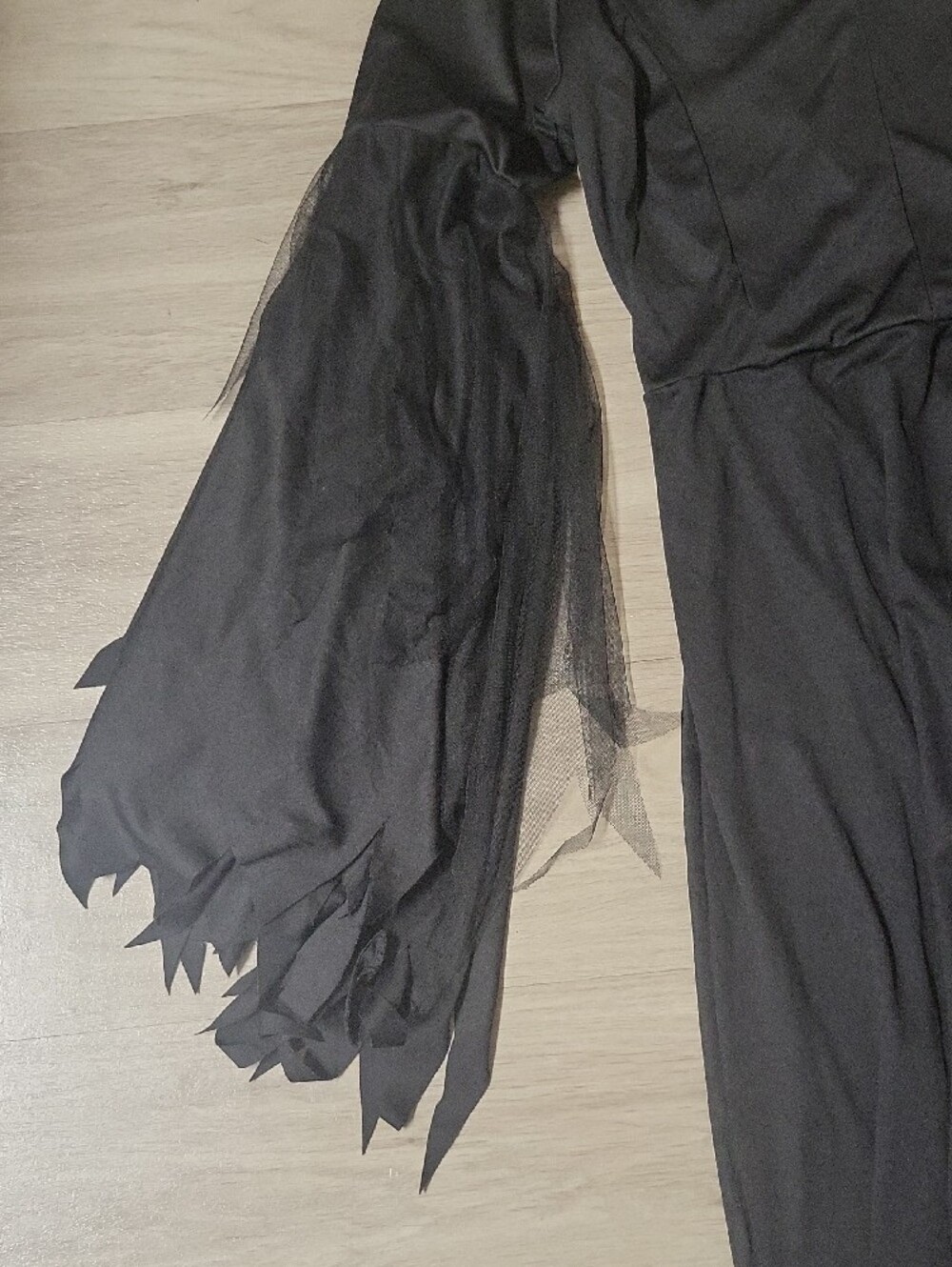 Spirit Black Long-Sleeve Gothic Jagged Hem Maxi Dress - Picture 4 of 5